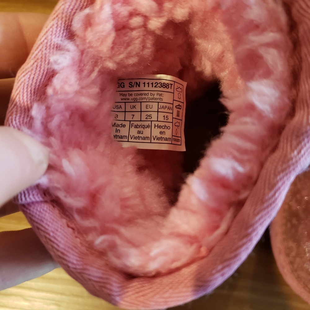 UGG kids boots size 8.  Pink Sparkly Cheetah print - Picture 5 of 7